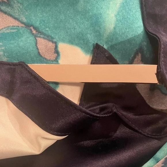 Peter Nygard Women’s Beautiful Colorful Flowing Silky Blouse Women’s Size XL EUC - Picture 6 of 11